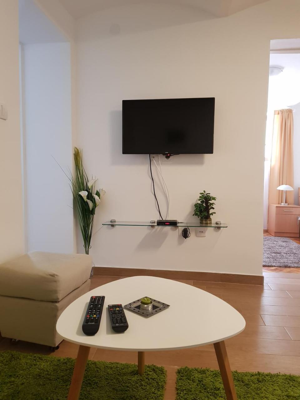 Inter Apartment Belgrade With Free Parking ภายนอก รูปภาพ